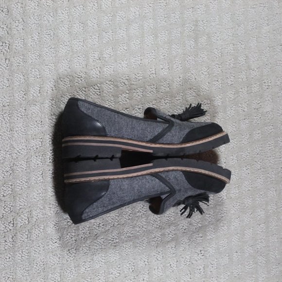 Aerosoles Size 6M Black & Grey Tasseled Loafers - Picture 5 of 7
